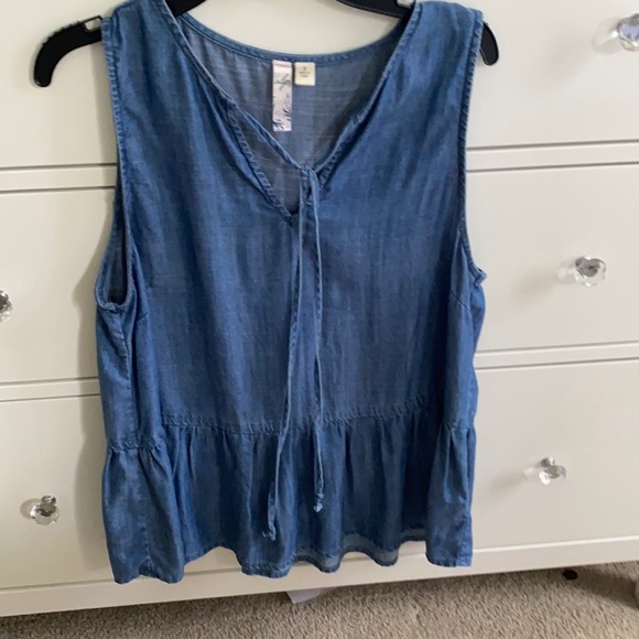 Top - Picture 1 of 2